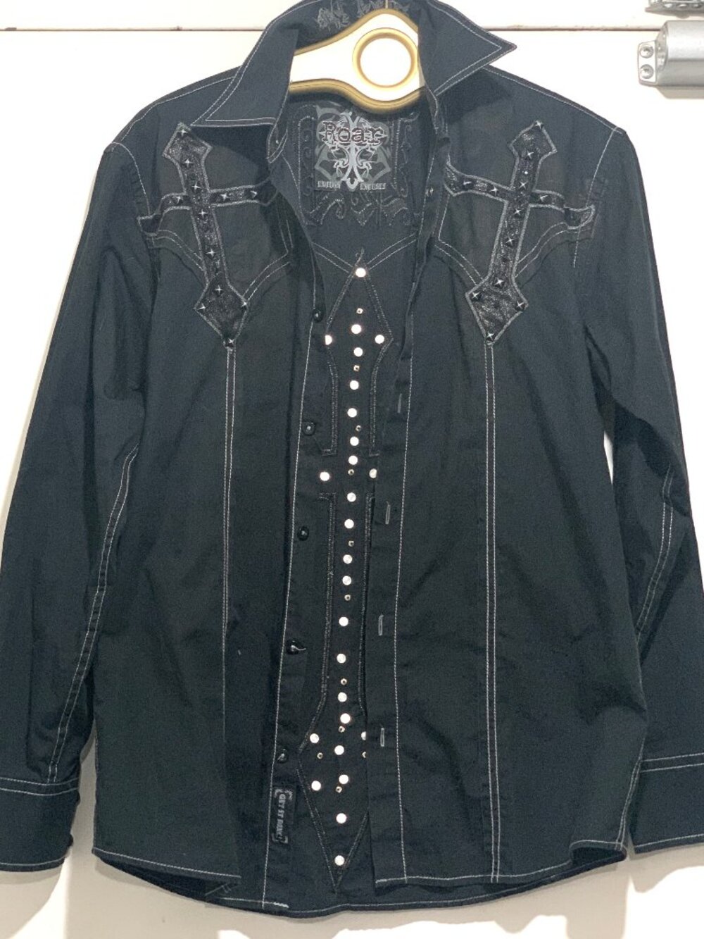 ROAR RAW HEM EMBROIDERED RHINESTONE STUDDED SHIRTS SIZE S